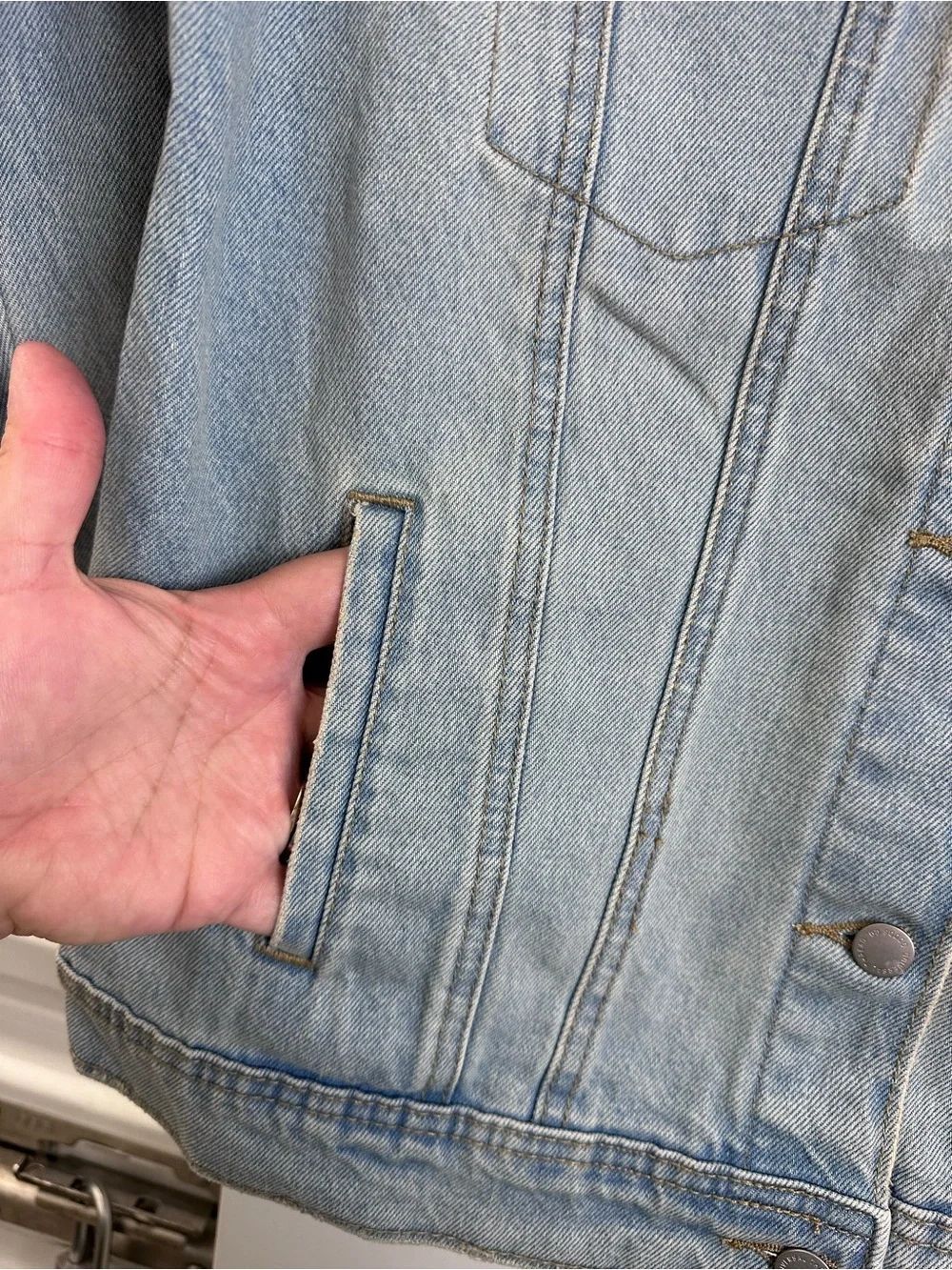 Universal Thread Light Wash Denim Jacket - Picture 4 of 9